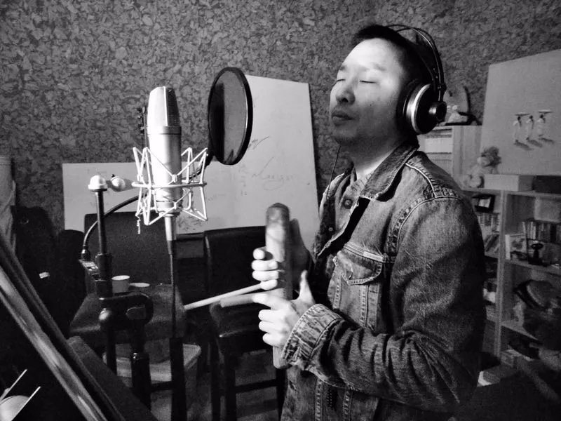 他是一个音乐天才,人生充满传奇陈越是一个有故事的传奇人物.