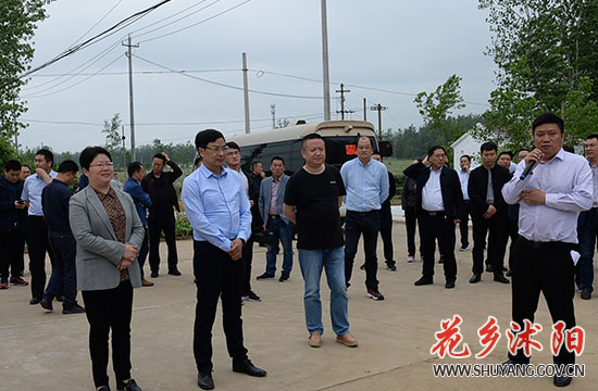 5月18日,副县长孙其泉带领部分乡镇负责同志对我县农村人居环境整治