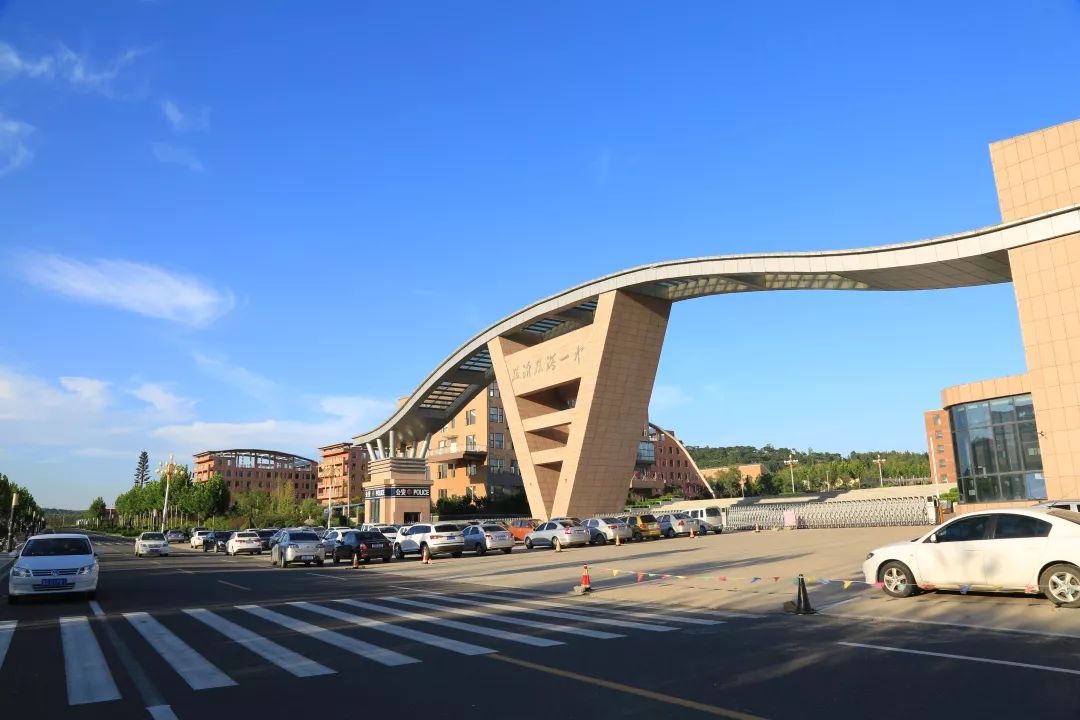 临港一中这一幕戳中多少人的青春记忆