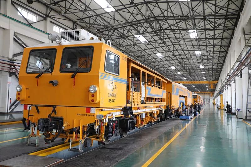 【站段资讯】见缝插针勤保养,大机状态"响当当"