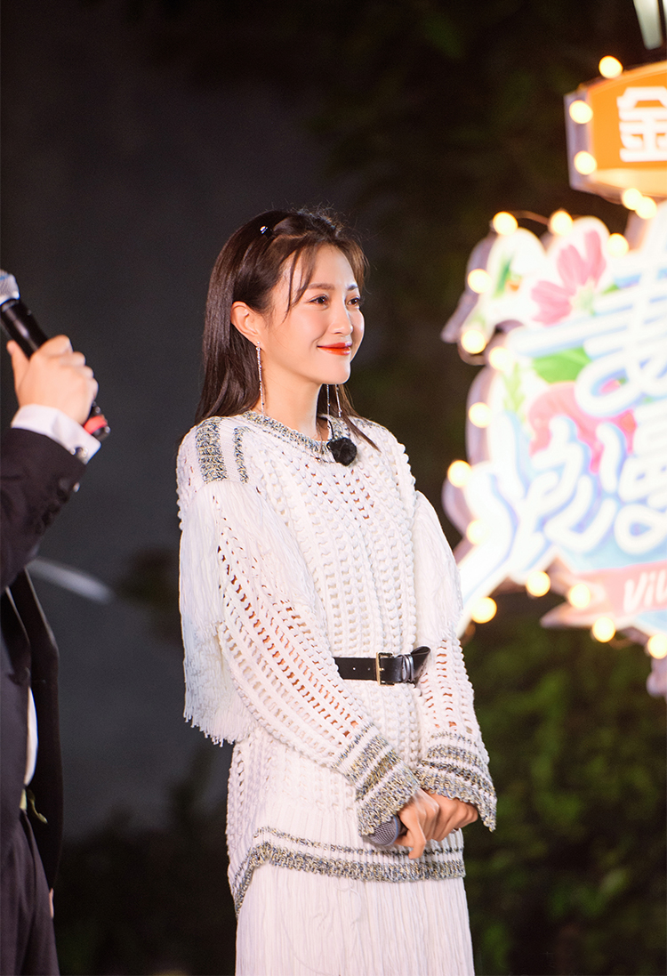 明星夫妻真人秀收官晚宴,章子怡袁咏仪包文婧张嘉倪秀礼服pk比美