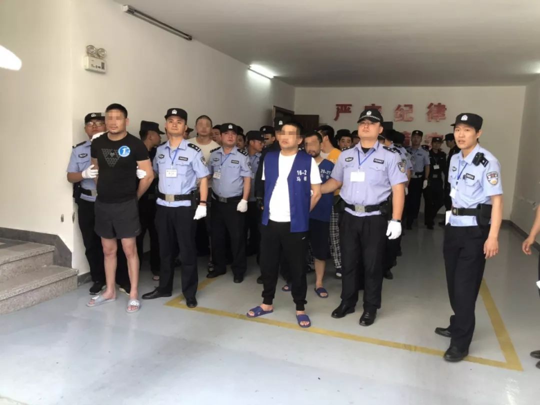 直击现场!马鞍山当涂县人民法院公开审理薛良文等21人涉黑案