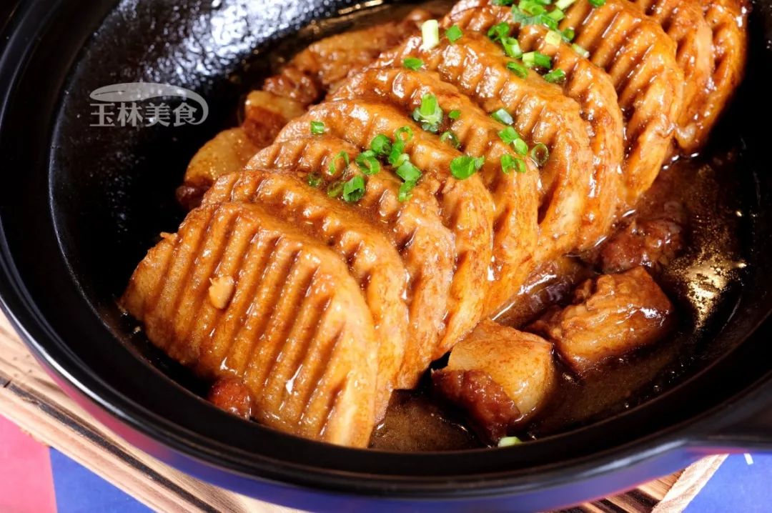 选用上好的荔浦芋头,那是一道广西小伙伴闻之咽口水的一道菜~荔浦芋头