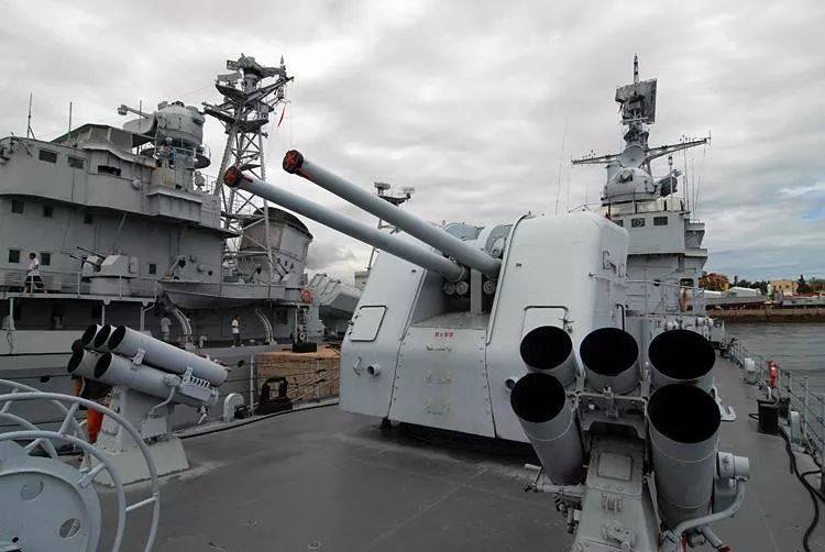 不退费用,老人不享受退票费用);肖劲光海军大将乘坐过的伊尔-14运输机