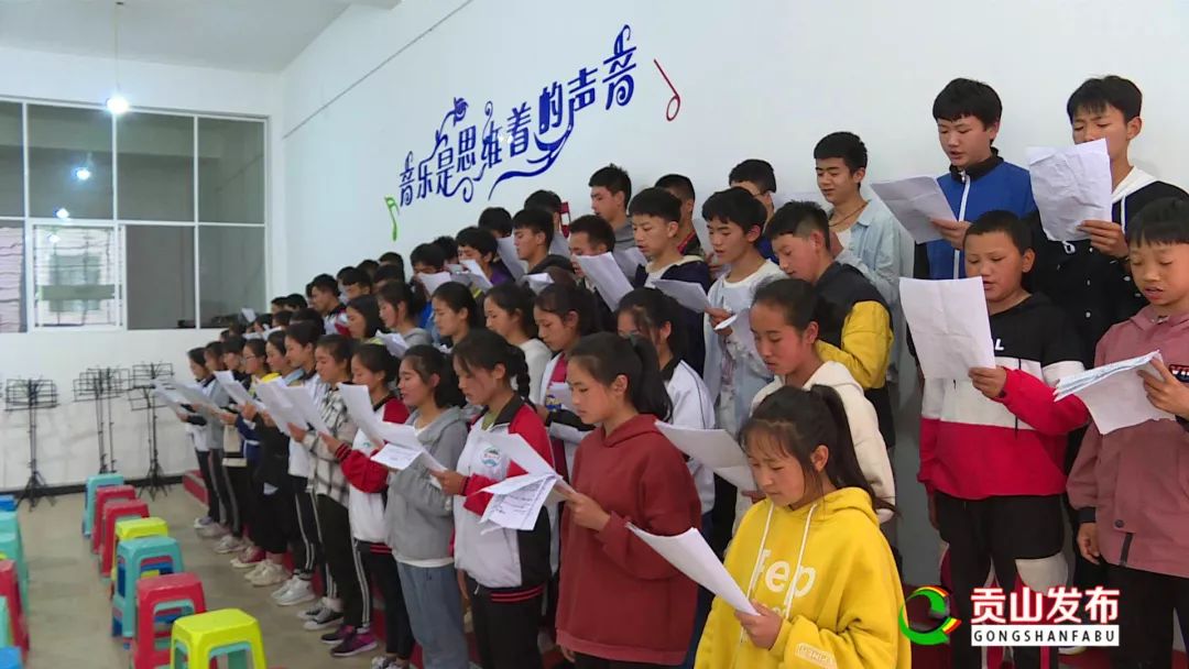 贡山一中校长 徐锐宣:我们学校一直以来秉承的办学宗旨是,为每一个