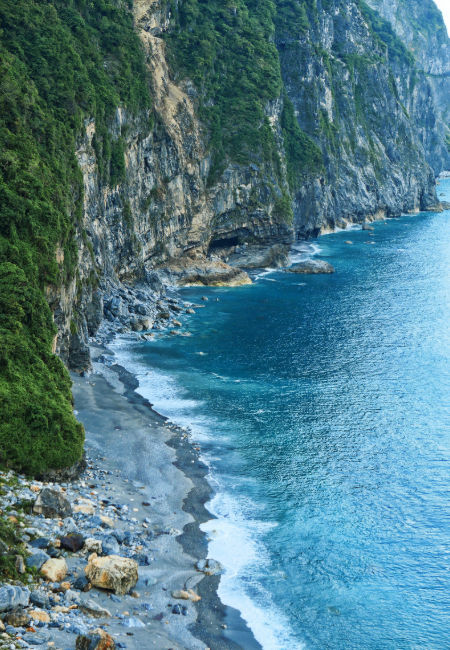 台湾花莲七星潭连绵沙滩卷卷海浪寻找儿时踏浪拾砾的欢乐