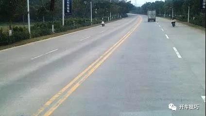 "单黄线"与"双黄线"有何区别?老司机:记不住,12分也不够扣