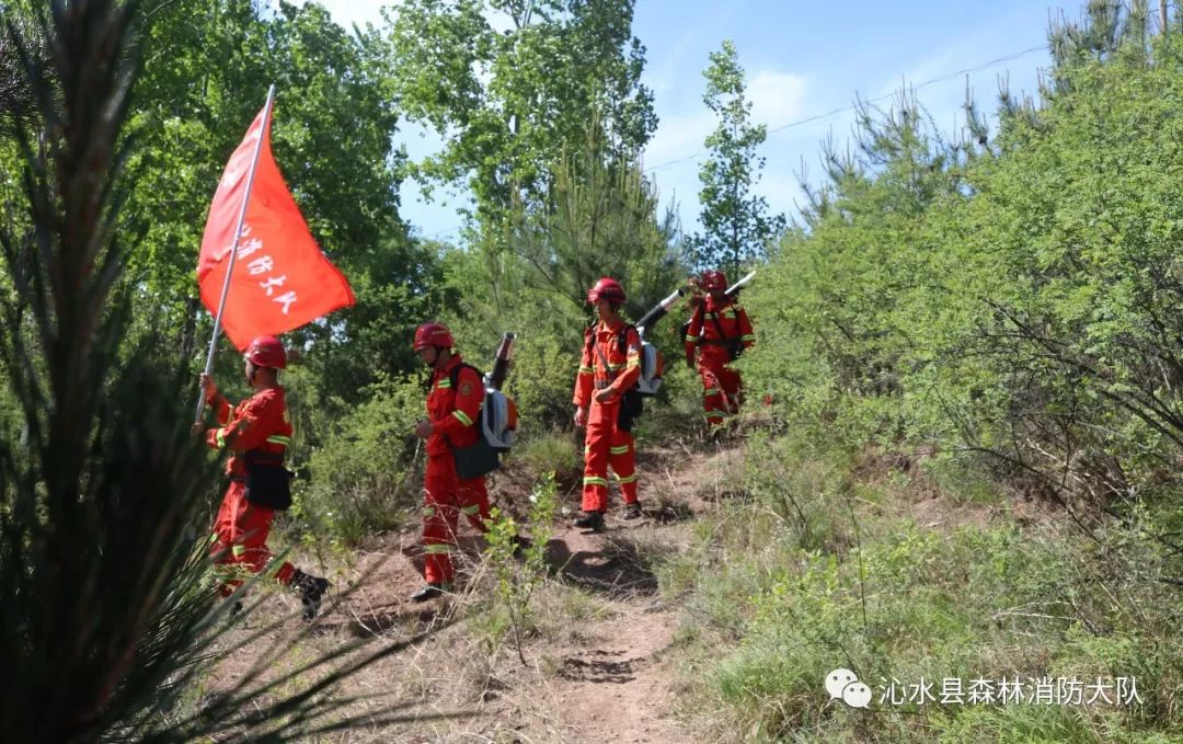 沁水县应急管理局森林消防大队组织武装负重拉练