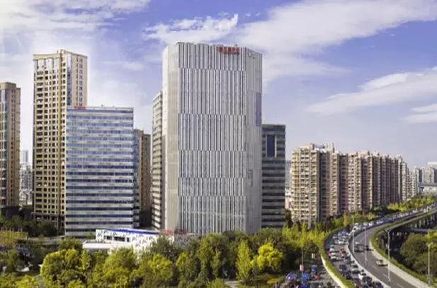 杭州万通中心位于上塘高架,大关路黄金十字交界处,地处上塘高架,德胜