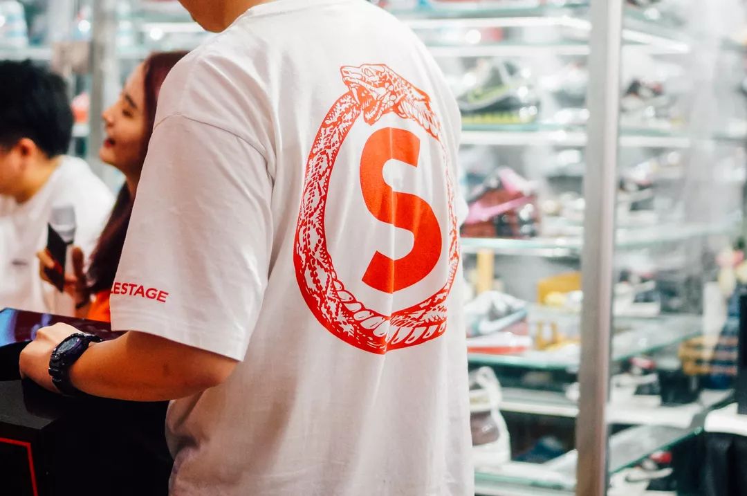 球鞋寄售时代已经来临美国三大球鞋店铺solestage北京三里屯实力开业