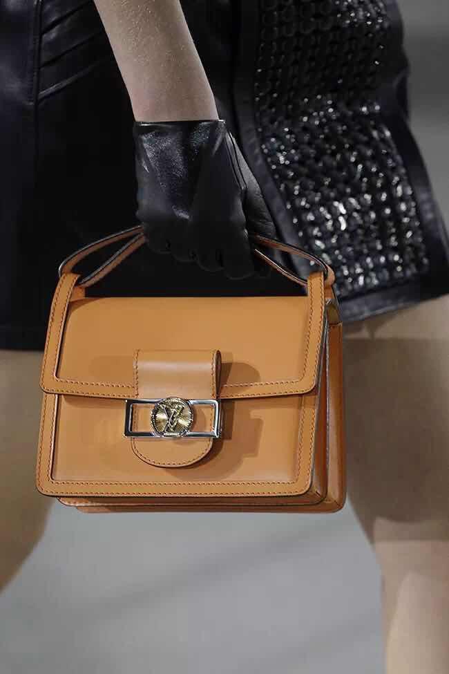 百年来最具未来感的lv包都在2020早春大秀