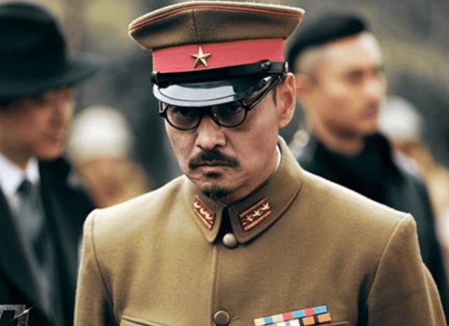 不管正面还是反派的角色,只要尹铸胜认真演起来,就连日本人也看不出