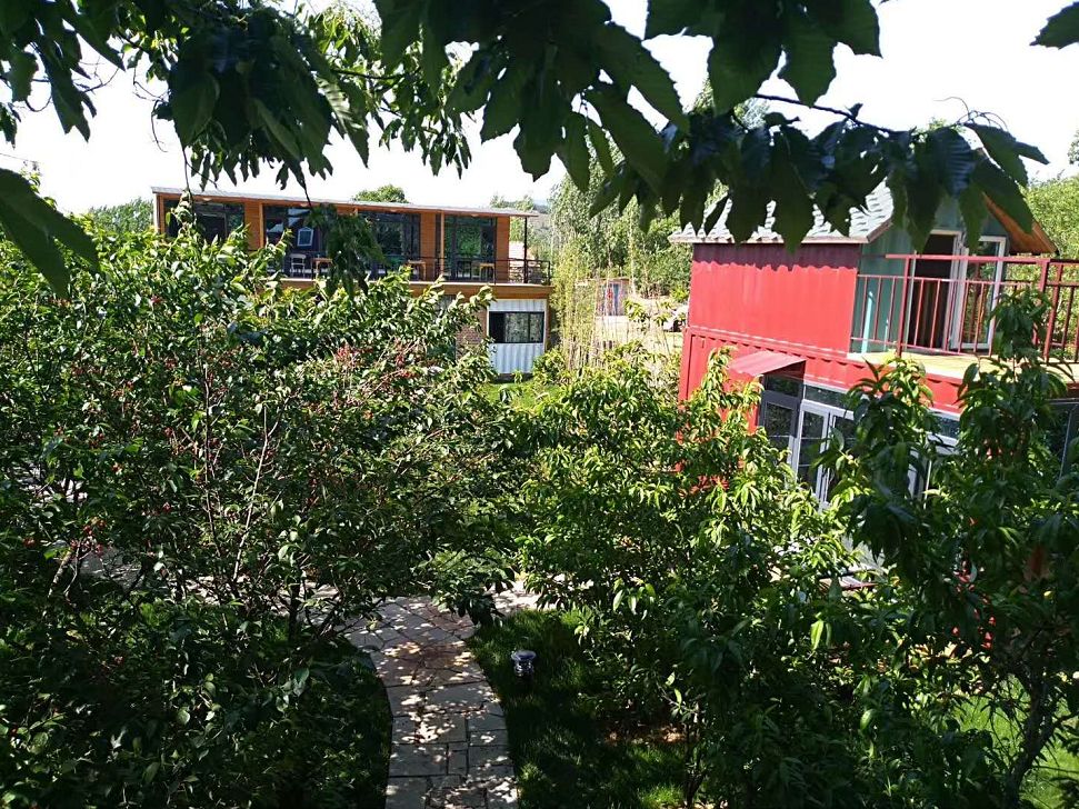 项目在原经营九龙湾山庄基础上进行扩建,改建,增加休闲业态(舍得楼