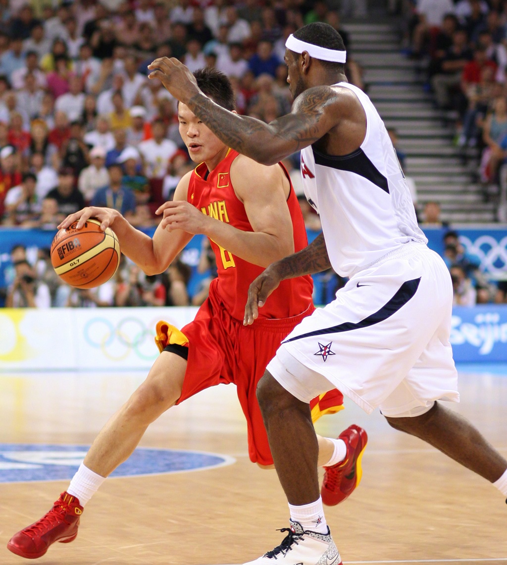 原创退役后仍在cba举足轻重球员时代烟酒不离身在男篮一拳成名