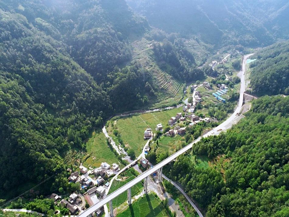 达州日报宣汉县巴山大峡谷文旅开发利用力促脱贫奔康