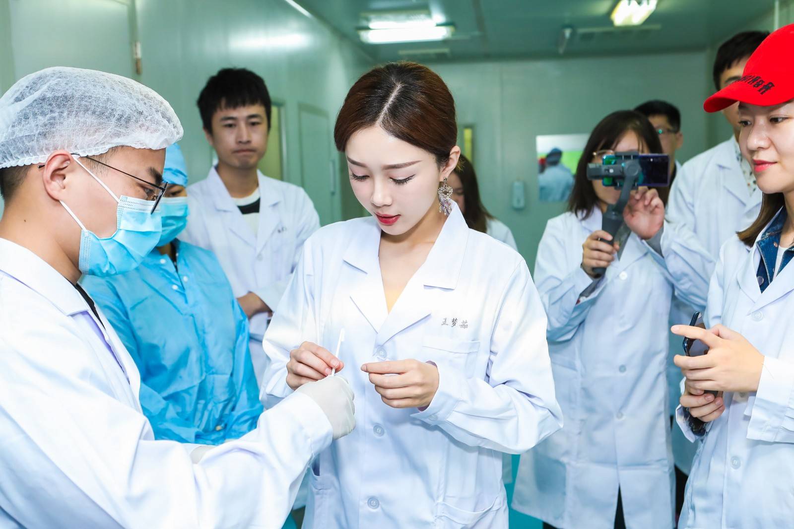 多图预警揭秘贵价护肤品万级实验室首曝光