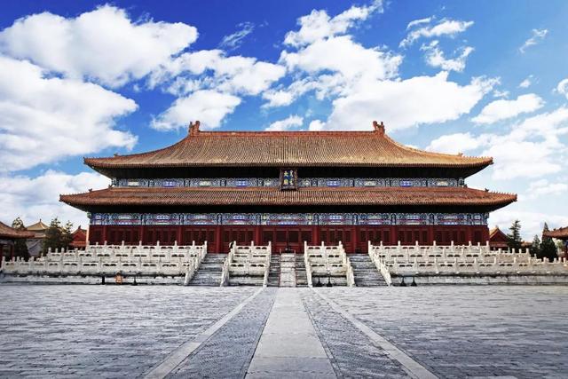 西側的社稷壇,為明清兩代祭祀社,稷神祇的祭壇,壇上鋪有五色土:東青土