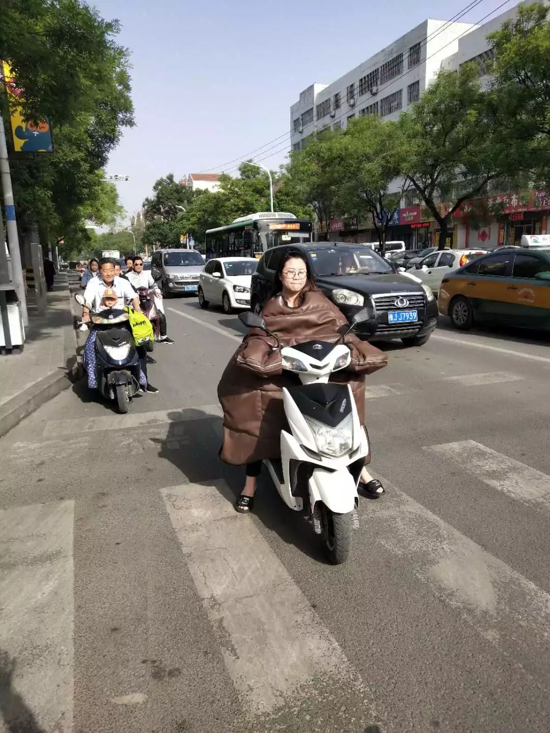 高清!曝光这些不遵守交通规则的人!_新泰