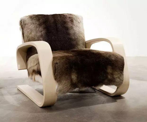 丰富的人文气息,因为其天然色泽纹理能够营造自然的美感,触觉给人光滑