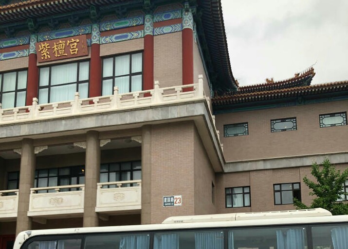 陈丽华公开紫檀宫全貌,"唐僧"迟重瑞一个动作暴露家庭地位!