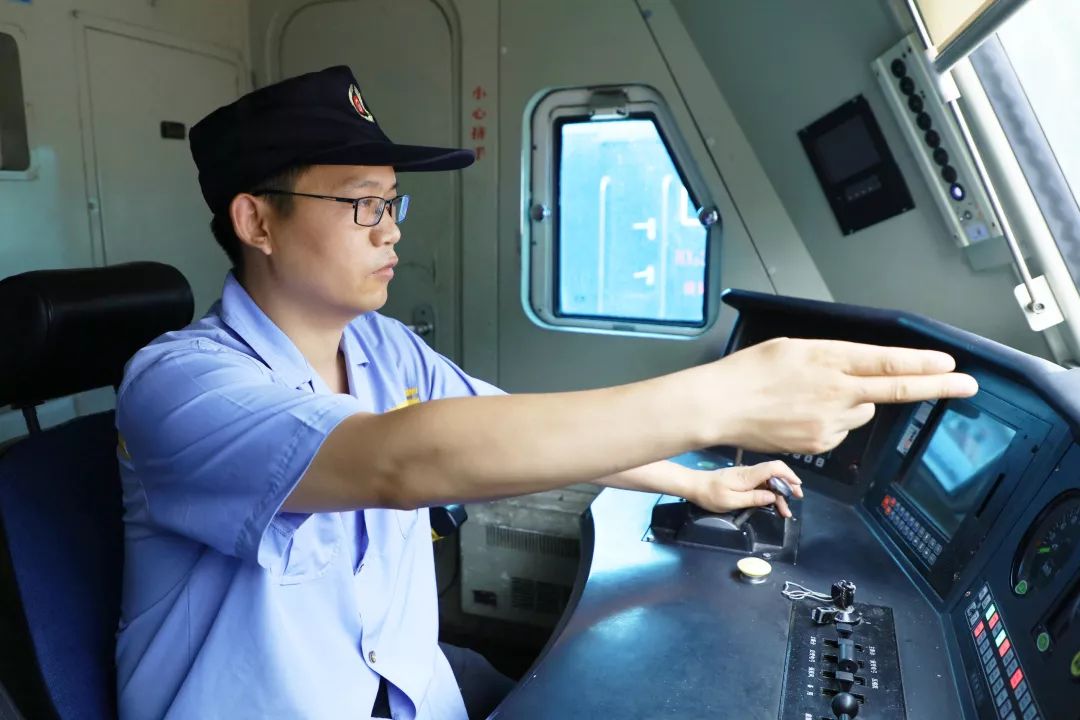 棒的他爱车有这样一位火车司机在济南西机务段这句俗语可一点都没毛病