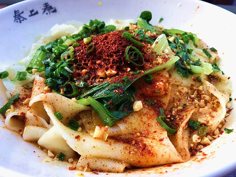 原创这才是正宗陕西油泼面做法别只会泼油多加1步不油腻超级香