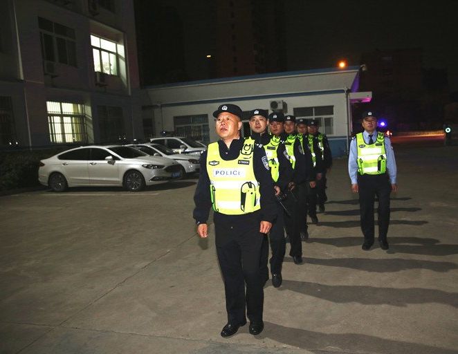 灌南公安局长带队开启武装夜巡模式安全感爆棚有木有