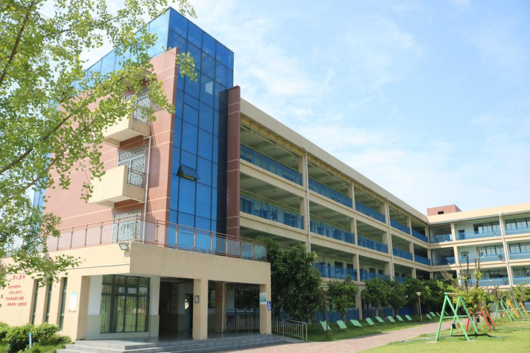 诚聘优秀教师共育附校英才