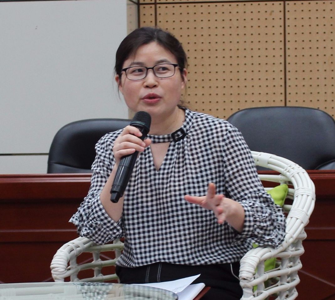 特级教师李晓玲老师李晓玲老师为人十分风趣幽默,她说:"教书是一场