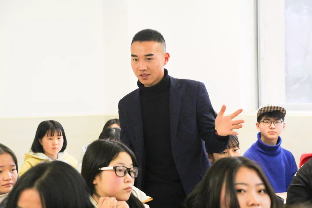 优秀班主任张聪不忘初心厚植情怀伴学生一路奔跑一路歌