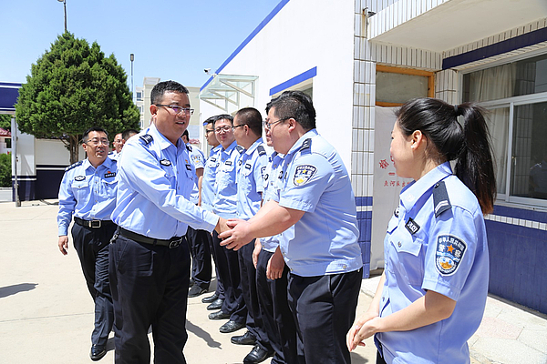 榆阳公安分局杜志龙局长深入看守所和南片派出所调研指导工作
