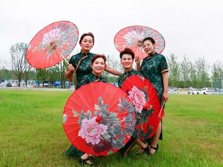 文 馬鞍山市老年大學旗袍走秀班圖 與會攝影師返回搜狐,查看更多