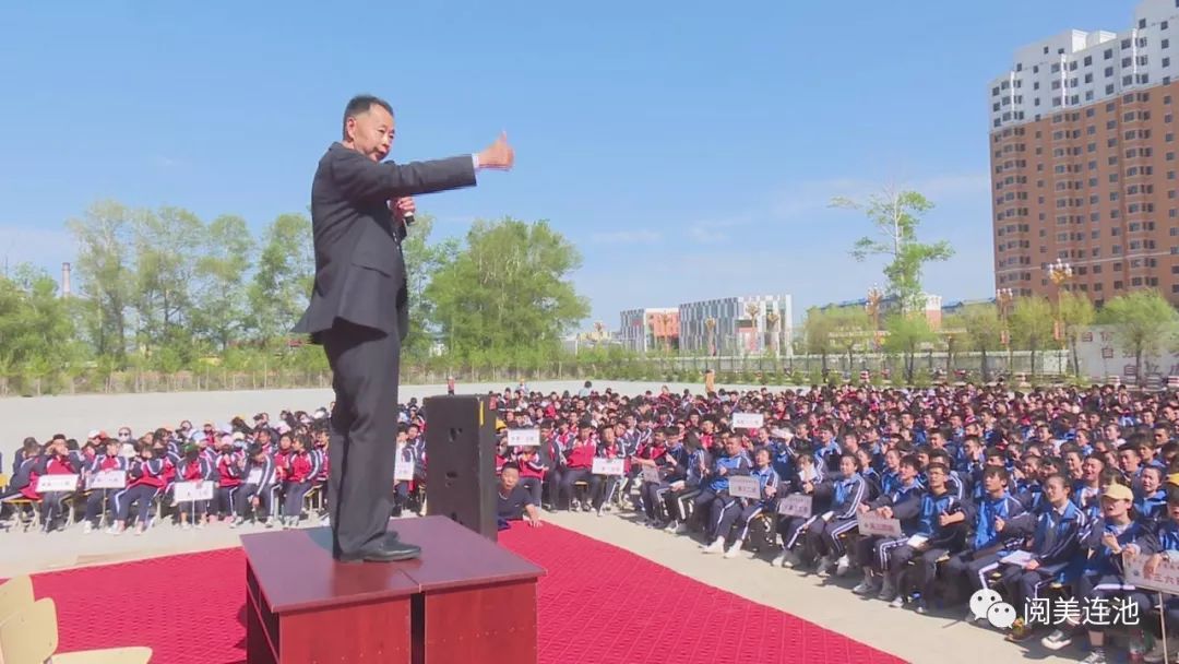 备战高考山东新动力教育集团首席讲师韩威东来我市高级中学做高考心理