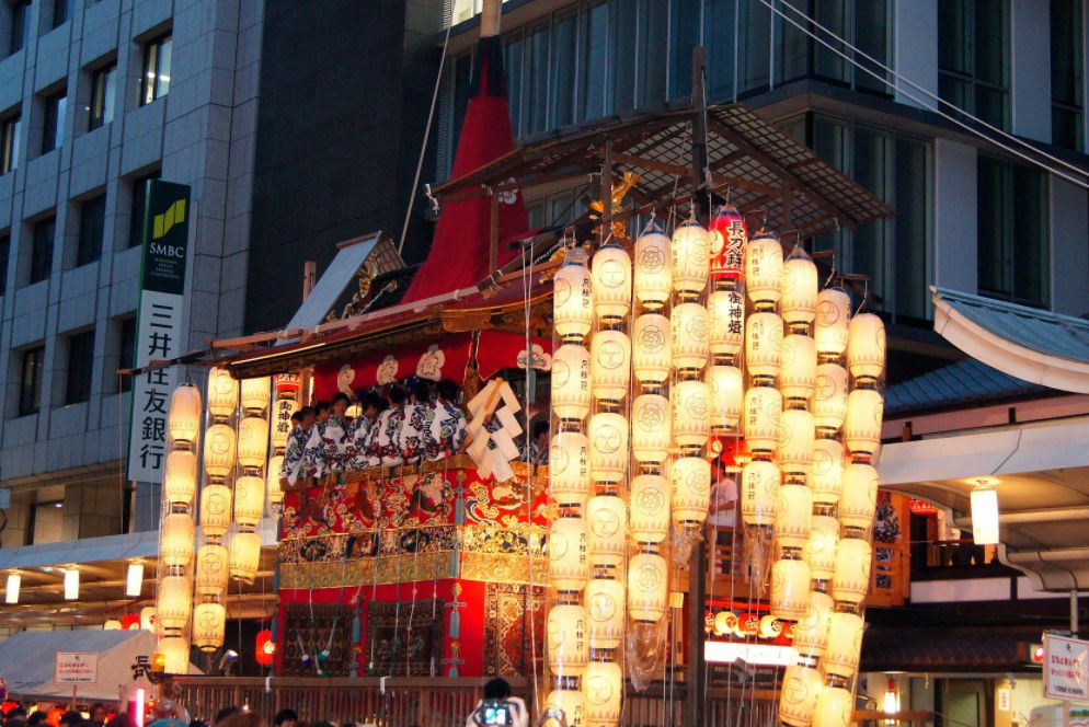 走吧去日本吧為了夏日祭典綢魚燒浴衣少女