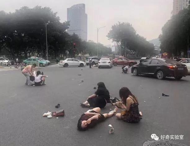 造成13伤的广州女司机疑似穿着松糕鞋实测拖鞋高跟鞋松糕鞋踩刹车的