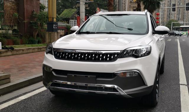 猎豹新cs10隆重亮相后,其亮丽的外观质感,豪华的内饰