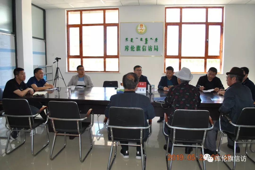 库伦旗委组织部部长高明接待来访群众