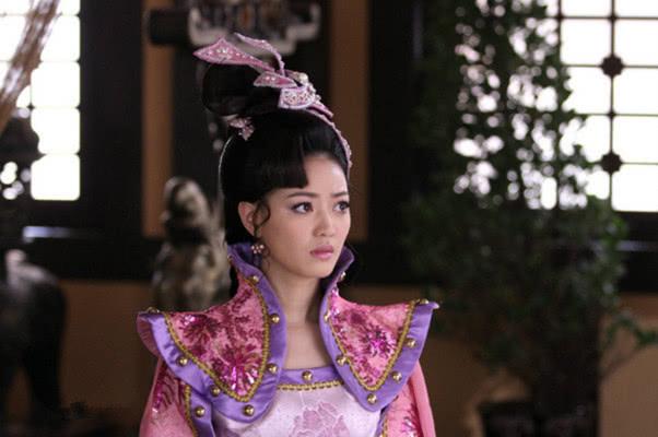 涂黎曼饰演邓婵玉,是一个刁蛮的女将,性格刚烈但不失大体,后被土行孙