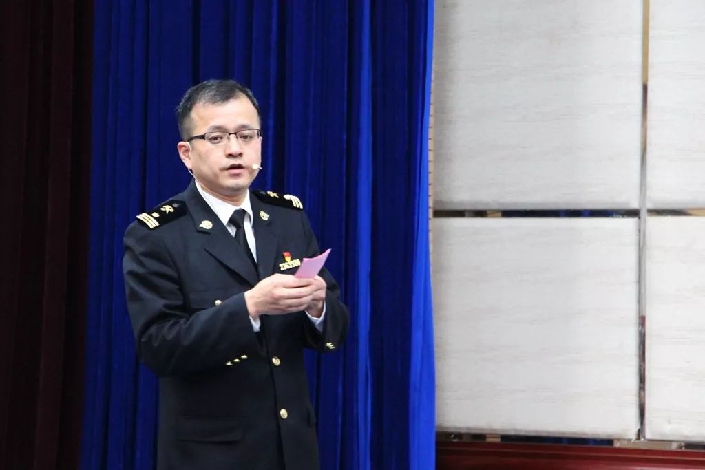 办公室主任 郁斌1.