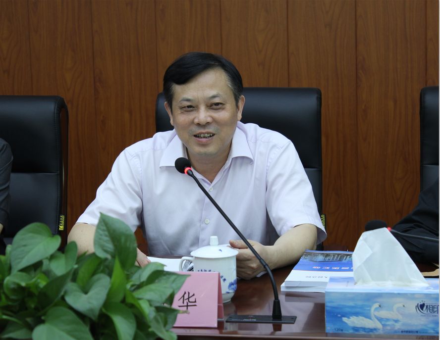 邹中华强调全市两级法院诉讼服务中心建设,一要明确全新理念,要坚持以