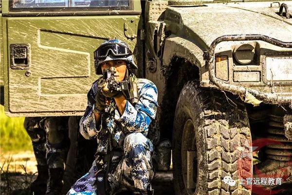 《牵引横渡》《屏气凝神》作者:肖艳飞(以上四幅)单位:95985部队编审