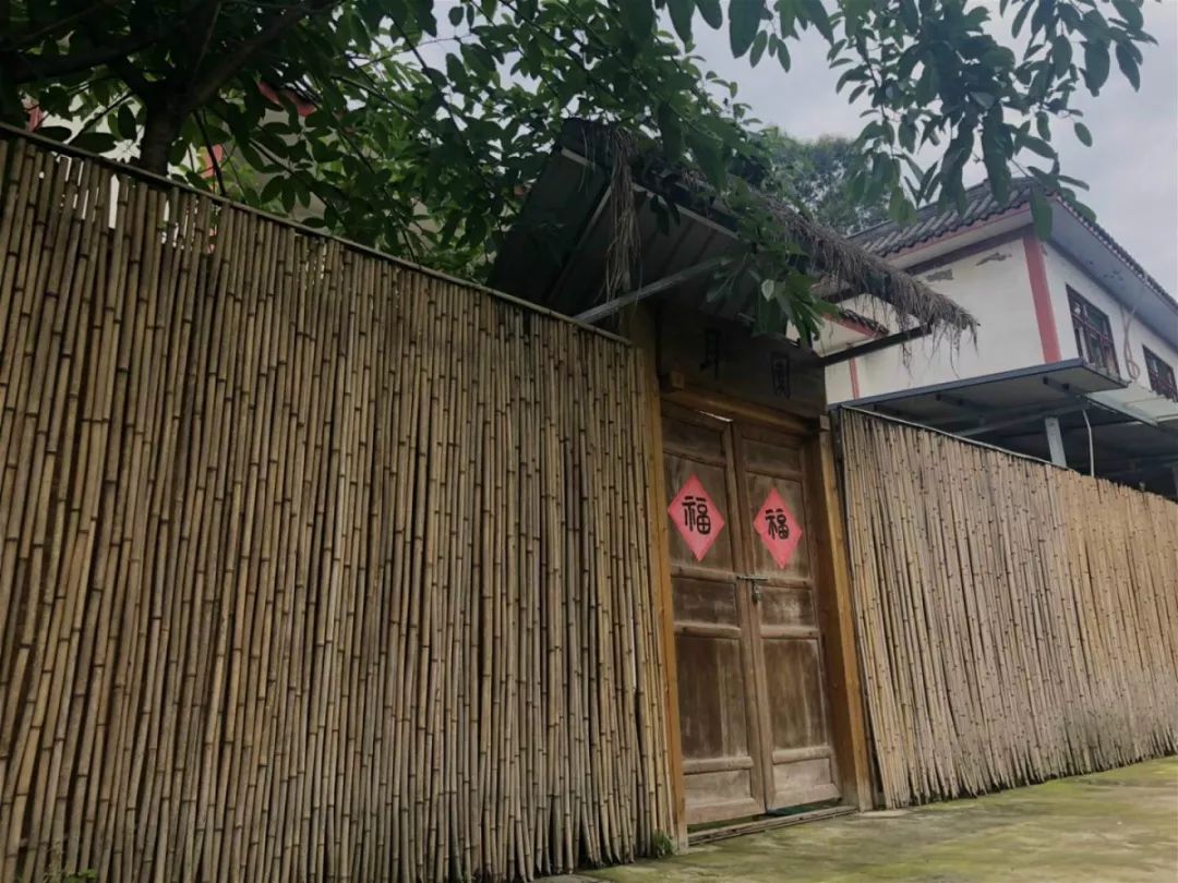 房屋七八间,果树七八棵,三圣乡小院的归园田居诗歌等你来赋