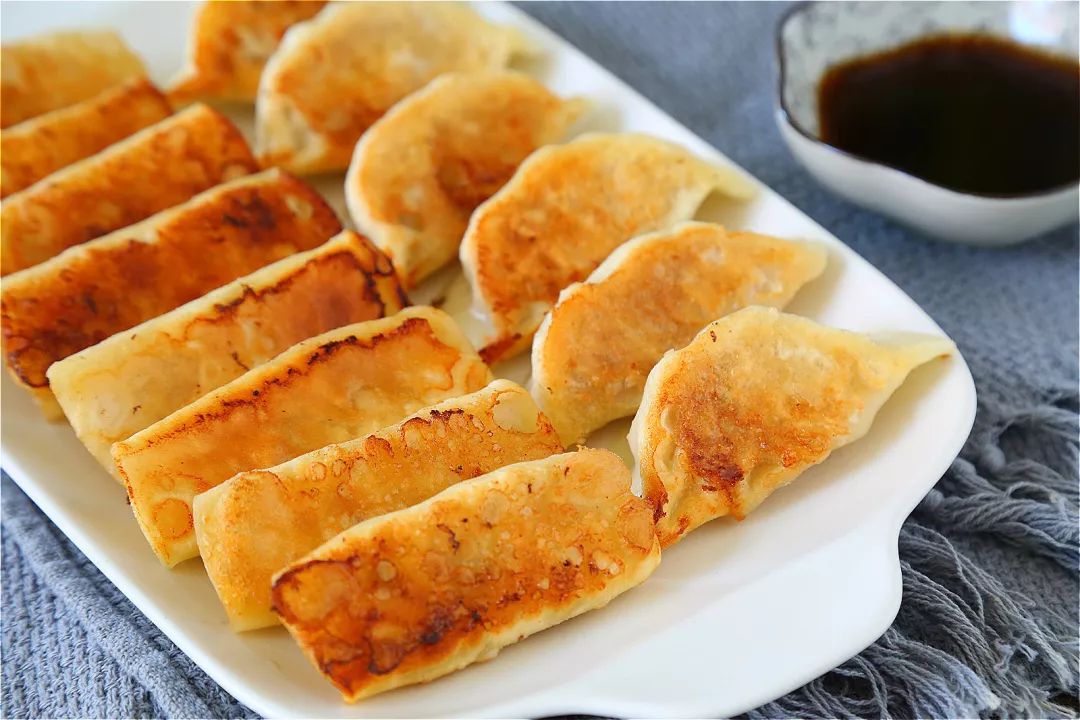 饺子锅贴别总吃猪肉馅了,这样做好吃没肥肉!