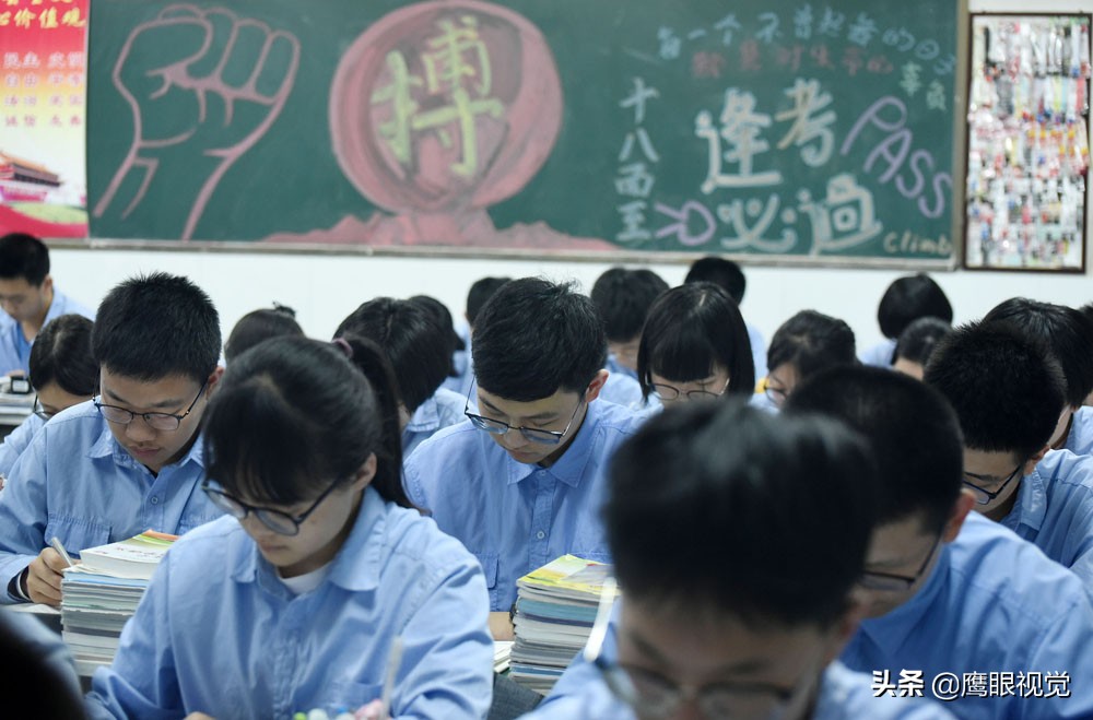 "00后"挑灯夜读备战高考,看着孩子们的辛苦是否勾起您的回忆