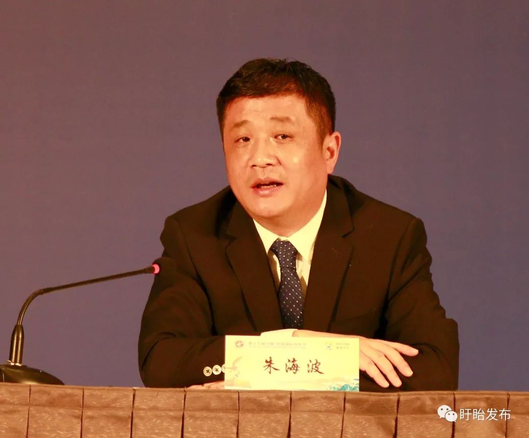 在新闻发布会上,朱海波就龙虾产业,大运河文化带建设,招才引智等相关