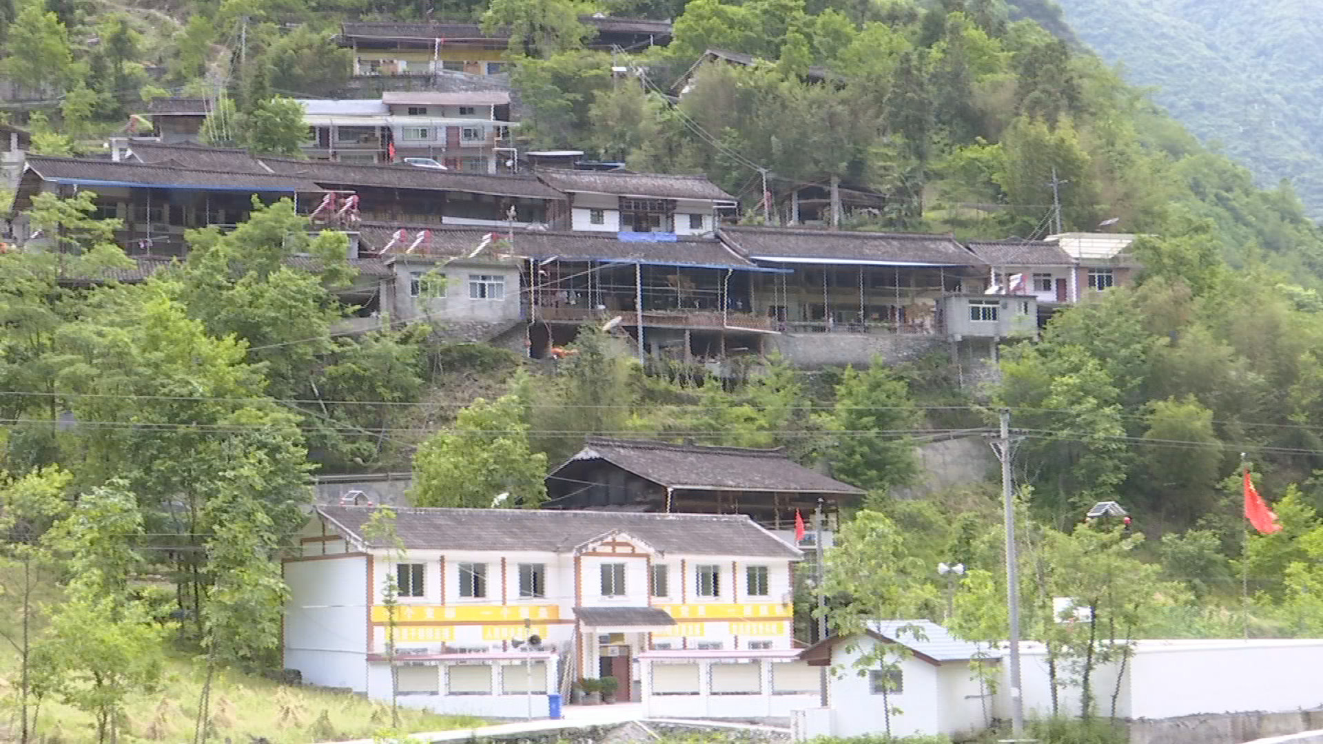 四川松潘:小河乡"三域一居"提升乡村环境美了村庄