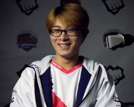 lol"昙花一现"的职业选手,娜美上榜,图4把微笑"打退役"_piglet