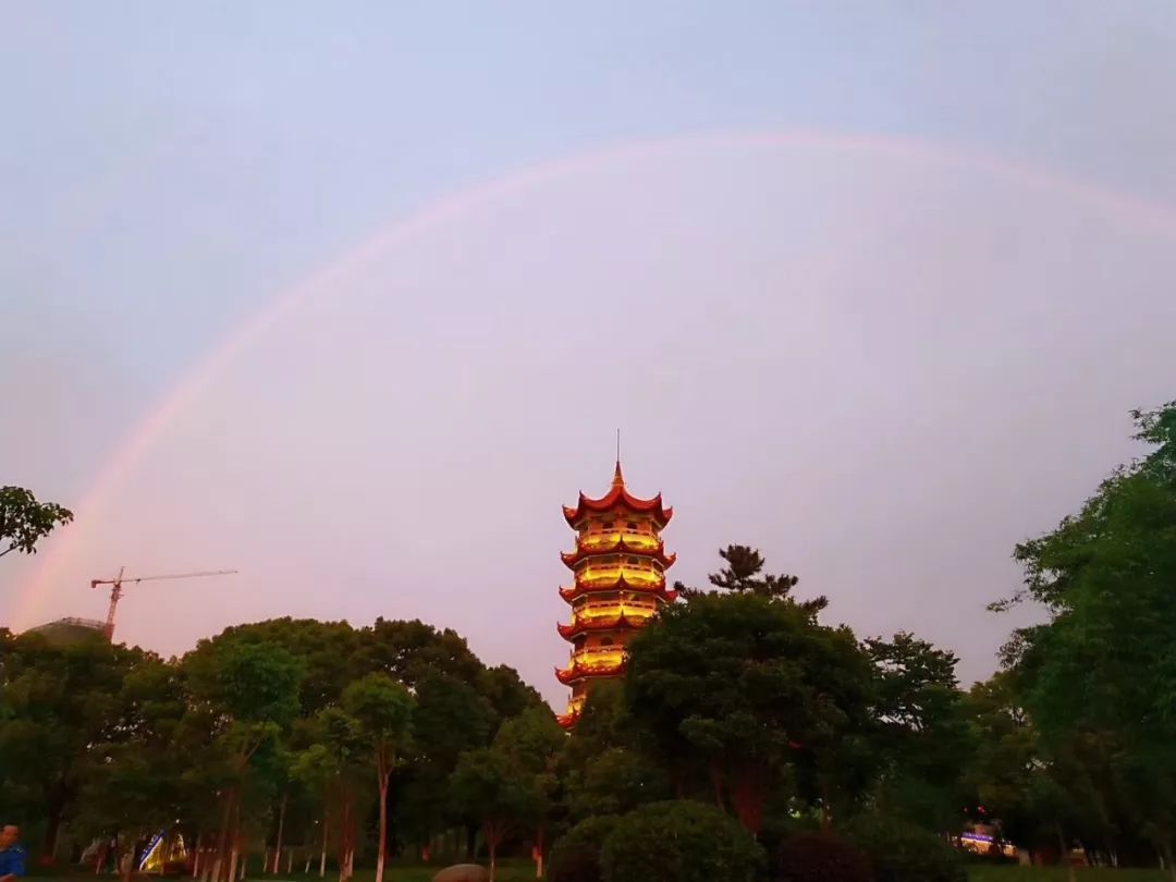 绝美昨天云梦天空惊现彩虹朋友圈都刷爆啦