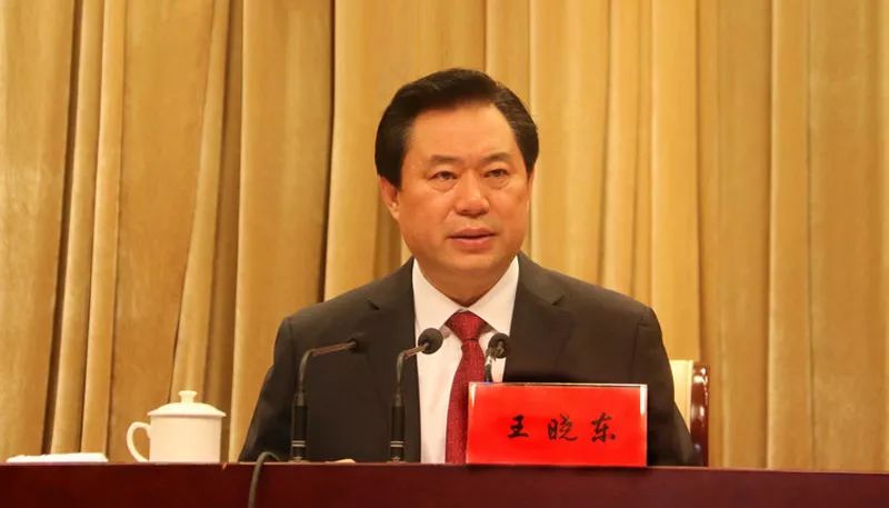 2017年5月23日 副省长王晓东在会议上作全省优化营商环境工作情况的