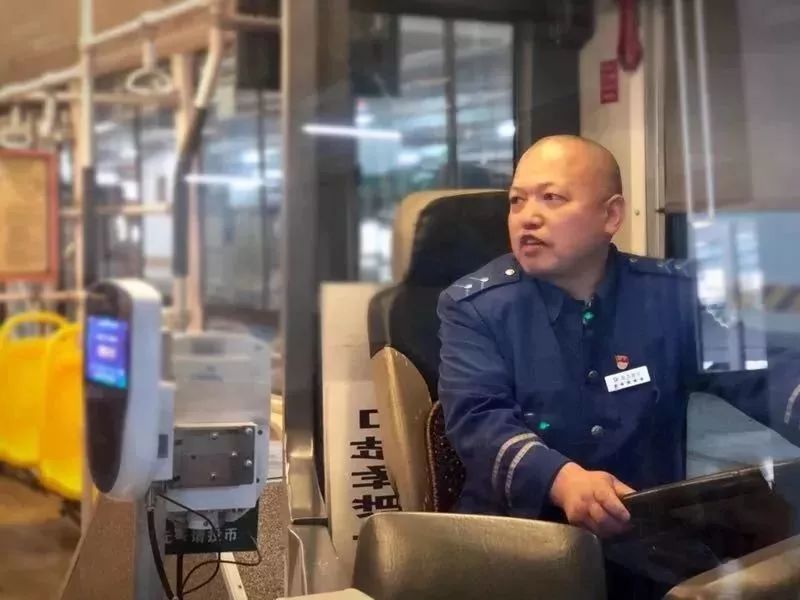 创新线路关注民生出行2018年王官忠向所在车队建议"开